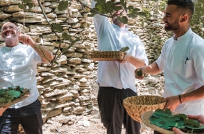Ο Τάσος Μαντής στην Galazia Hytra της Πάρου