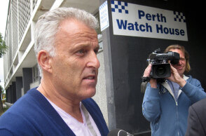 Ο Πίτερ Ντε Βρις (Peter de Vries), Ολλανδός δημοσιογράφος - Άφησε την τελευταία του πνοή στο νοσοκομείο μετά τη δολοφονική επίθεση σε δρόμο του Άμστερνταμ