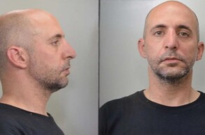 Ο αστυνομικός που κρατούσε και εξέδιδε την 19χρονη στην Ηλιούπολη