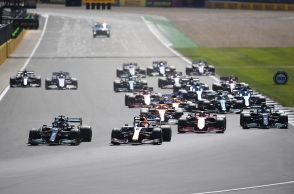 Διακοπή στο GP Βρετανίας μετά τη σύγκρουση Χάμιλτον - Φερστάπεν