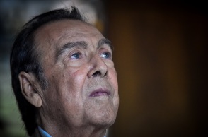 Ο τραγουδιστής, Τόλης Βοσκόπουλος