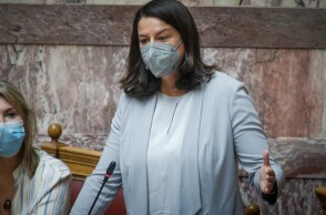 H Νίκη Κεραμέως κατά τη διάρκεια της συζήτησης στην αρμόδια επιτροπή της Βουλής αναφορικά με το νομοσχέδιο για το νέο σχολείο © EUROKINISSI  / ΚΟΝΤΑΡΙΝΗΣ ΓΙΩΡΓΟΣ