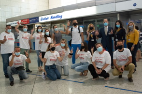 Η Κωτσόβολος και οι εθελοντές του βρέθηκαν στο αεροδρόμιο «Ελευθέριος Βενιζέλος» και μετέφεραν ευχές στους Έλληνες αθλητές στίβου