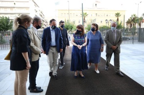 Την Πρόεδρο της Δημοκρατίας, κ. Κατερίνα Σακελλαροπούλου, υποδέχεται στο Μέγαρο η Υπουργός Πολιτισμού και Αθλητισμού κ. Λίνα Μενδώνη, μαζί με τον πρόεδρο του Μεγάρου Μουσικής Αθηνών, κ. Νικόλαο Πιμπλή