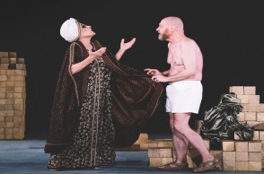 Η "Ελένη" του Ευριπίδη από το ΚΘΒΕ, σε σκηνοθεσία Βασίλη Παπαβασιλείου, στο Φεστιβάλ Αθηνών & Επιδαύρου