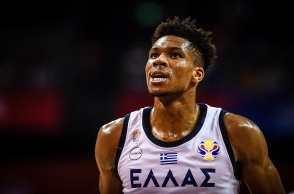 Ο Γιάννης Αντετοκούνμπο με τη φανέλα της Εθνικής Ελλάδος