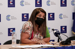 Κορωνοϊός - Κρούσματα: Η Βάνα Παπαευαγγέλου ανακοίνωσε ότι υπάρχει μετατόπιση των νέων κρουσμάτων κορωνοϊού από τους νέους σε άτομα μεγαλύτερης ηλικίας