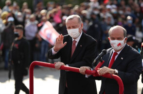 Ρετζέπ Ταγίπ Ερντογάν και Ερσίν Τατάρ στα Κατεχόμενα - Το Συμβούλιο Ασφαλείας καταδίκασε τις τουρκικές εξαγγελίες για μερικό άνοιγμα στα Βαρώσια