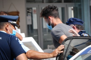 Ο 30χρονος καθ' ομολογία δολοφόνος της 26χρονης Γαρυφαλλιάς στη Φολέγανδρο