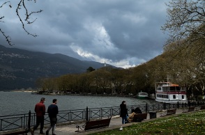  Συννεφιά και βροχές 