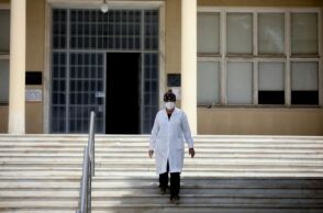 Υγειονομικός σε νοσοκομείο