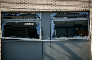 Βάρη: Υλικές ζημιές στα γραφεία της Revoil μετά την έκρηξη βόμβας