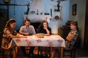 Στιγμιότυπο από τα γυρίσματα του τρίτου κύκλου της σειράς «Άγριες Μέλισσες»