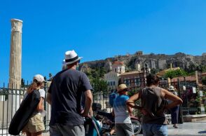 Καύσωνας - Υψηλές θερμοκρασίες - Πολίτες στο κέντρο της Αθήνας