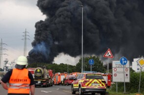 Έκρηξη σε σε δεξαμενή εργοστασίου διαχείρισης απορριμμάτων, στο χημικό πάρκο του Λεβερκούζεν © Twitter