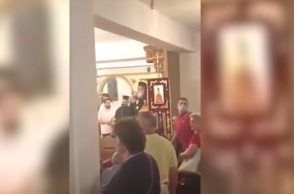 Στιγμιότυπο από το επεισόδιο με αντιεμβολιαστές σε εκκλησία της Θεσσαλονίκης