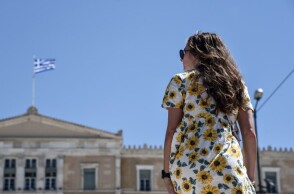 Ακόμη και σε εξωτερικούς χώρους μετρήθηκε μεγάλο ιικό φορτίο της μετάλλαξης Δέλτα, σύμφωνα με τους ειδικούς © EUROKINISSI