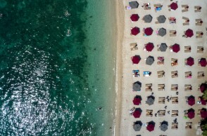 Στιγμιότυπο από παραλία της Αττικής © EUROKINISSI