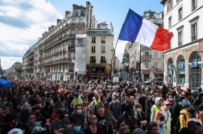 Διαδηλώσεις στη Γαλλία κατά του πιστοποιητικού υγείας