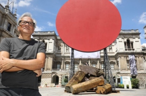 O Anish Kapoor με το μνημειακό του έργο "Symphony for a beloved sun"