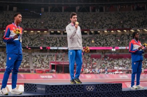 Ο χρυσός Ολυμπιονίκης Μίλτος Τεντόγλου, στην απονομή μεταλλίων - Ολυμπιακοί Αγώνες Τόκιο