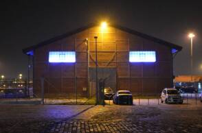 Φωτογραφία στο εξώφυλλο της συλλογής «Ποιήματα» του Ηλία Ευθυμιόπουλου (εκδ. ATHENS VOICE BOOKS)