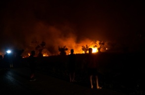 Φωτιά μαίνεται στην Αρχαία Ολυμπία