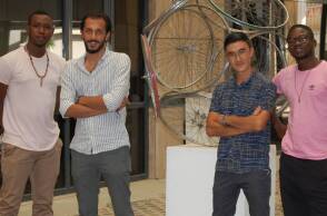 Ρεπορτάζ: 4 ανήλικοι πρόσφυγες διηγούνται την ιστορία τους - Η νέα τους ζωή στην Ελλάδα και η συνεργασία τους με την Ειρήνη Αγαπηδάκη και το Υπ. Μετανάστευσης