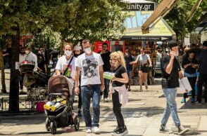 Πολίτες με μάσκα στο κέντρο της Αθήνας © EUROKINISSI / ΔΗΜΗΤΡΗΣ ΧΑΙΡΕΤΑΚΗΣ