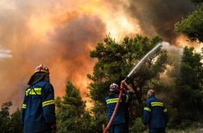 Φωτιά στη Βαρυμπόμπη © EUROKINISSI