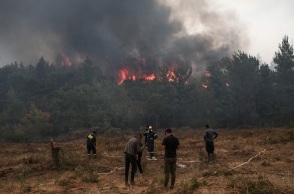 Φωτιά στη βορειοανατολική Αττική