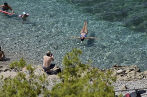 Καιρός: Παραλία - Λουόμενοι καλοκαίρι