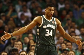 Ο Γιάννης Αντετοκούνμπο καλύπτει τα έξοδα για τη δωρεάν στέγαση των πυροπλήκτων, ενώ μαίνονται οι πυρκαγιές στην Αττική