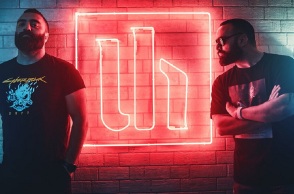 Οι δίδυμοι Σάκης και Αλέκος Κάρπας, γνωστοί ως Unboxholics