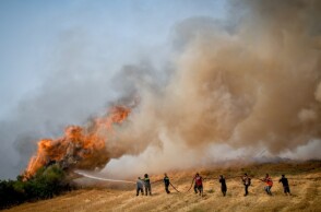 Φωτιά στη Βαρυμπόμπη © EUROKINISSI / TATIANA MΠΟΛΑΡΗ
