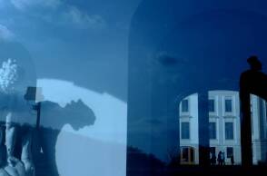 Φωτογραφία στο εξώφυλλο της συλλογής «Ποιήματα» του Ηλία Ευθυμιόπουλου (εκδ. ATHENS VOICE BOOKS)