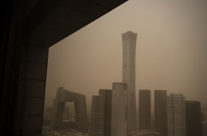 Στιγμιότυπο στο Πεκίνο κατά τη διάρκεια ανεμοθύελλας