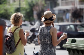 Ζέστη και ηλιοφάνεια στην Ελλάδα 
