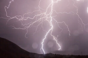 Κεραυνοί (ΦΩΤΟ ΑΡΧΕΙΟΥ) - Προκλήθηκαν πυρκαγιές σε Πόρτο Γερμενό και Μάνδρα Αττικής