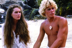 H Μπρουκ Σιλντς και ο Κρίστοφερ Άτκινς στην ταινία «Γαλάζια Λίμνη».