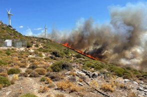 Φωτιά στα Μεσοχώρια Καρύστου, στο νότιο τμήμα της Εύβοιας