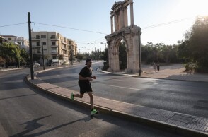 Άδεια Αθήνα τον Δεκαπενταύγουστο © EUROKINISSI