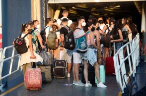 Τα νέα κρούσματα κορωνοϊού, οι θάνατοι, οι διασωληνωμένοι στις ΜΕΘ και η κατανομή των μολύνσεων σήμερα 15/8/2021 © EUROKINISSI