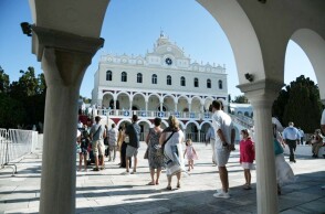 Αυστηρά μέτρα για τον κορωνοϊό και φέτος στην Τήνο © EUROKINISSI