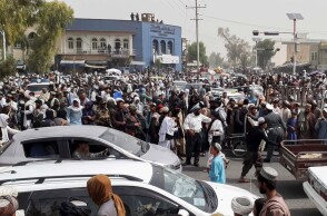 Αφγανιστάν: Πολίτες αποχωρούν από την Καμπούλ μετά την κατάληψη από τους Ταλιμπάν