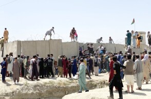 Κάτοικοι της Καμπούλ εγκαταλείπουν την πόλη © EPA 