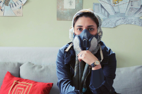 H γυναίκα που πολεμάει τους Ταλιμπάν με γκράφιτι