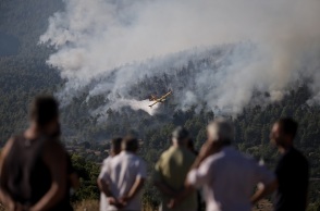 Φωτιά στα Βίλια - Εικόνα από την επιχείρηση κατάσβεσης