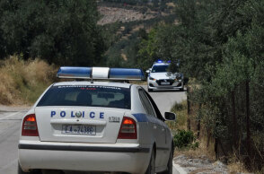Περιπολικά της Αστυνομίας (ΦΩΤΟ ΑΡΧΕΙΟΥ) - Την Πέμπη (19/8) στον ανακριτή η 75χρονη που στραγγάλισε την αδελφή της στην Κατερίνη