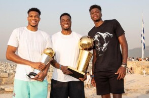 Ο Γιάννης Αντετοκούνμπο στην Ακρόπολη